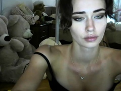 Cute amateur webcam teen girl toying pussy on webcam