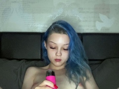 Cute amateur webcam teen girl toying pussy on webcam