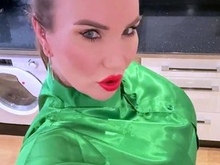 Big boob brunette masturbates on webcam
